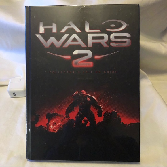 343 INDUSTRIES Halo Wars 2 Collector’s Edition Guide - Picture 1 of 11
